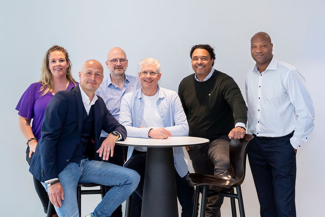 Sales Team Paralax